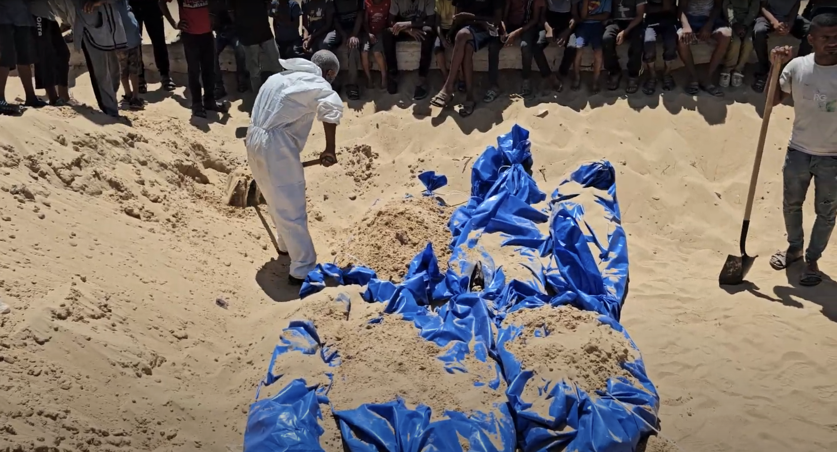 مصدر: أبو عمر حسن مرشح لخلافة هنية لفترة انتقالية | الاحتلال يعيد 80 جثمانًا «مجهول الهوية» إلى غزة| نفي مصري لوجود أنفاق عاملة بين سيناء وغزة
